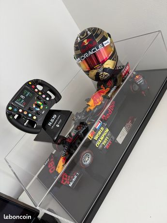 Red Bull Racing - Miami GP - Max Verstappen - 2022 - Casque échelle 1/2 Red Bull Racing - Miami GP - Max Verstappen - 2022 - Casque échelle 1/2
