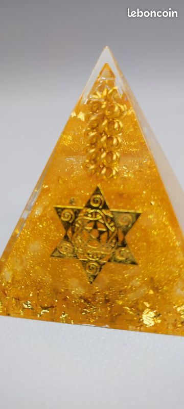 Pyramide décorative (image 8)