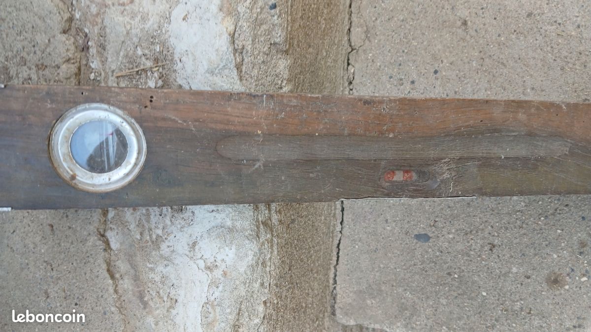 Niveau bulle bois (image 1)
