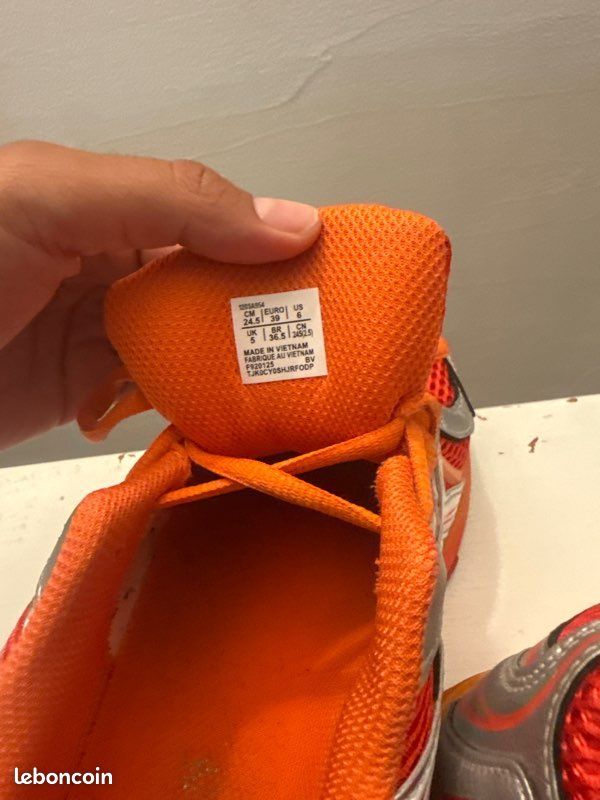 ASICS orange (image 4)