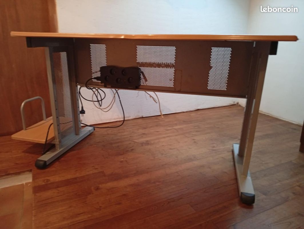 Table informatique (image 2)