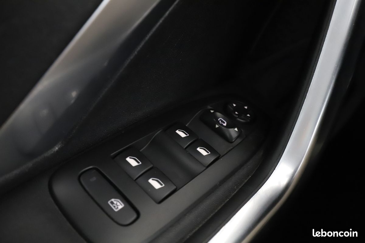 Peugeot 2008 1.2 PureTech Crossway 110 ch (image 25)