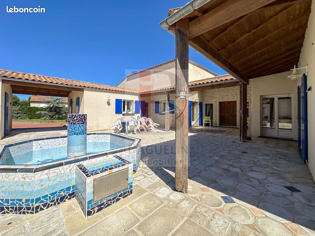 Maison 10 pièces 312 m² · à Fouras · 312 m² · 995 000 €