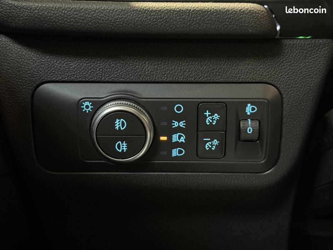 Ford Kuga 1.5 TDCi 120ch Titanium 4x2 - Carplay Xenon led Radars Av/Ar (image 15)