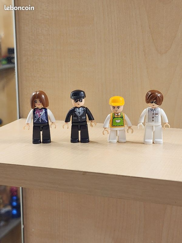 Lot de 4 figurines type Lego - femme foulard, ouvrier casquette jaune, homme costume noir lunettes, homme gilet blanc lunettes - plastique (image 5)