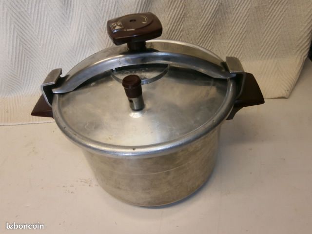 Cocotte minute SEB 26 cm de diamètre 8 litres de contenance (image 2)