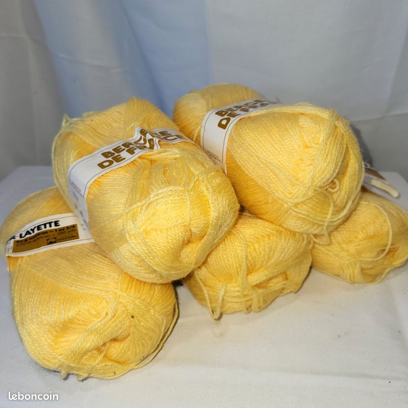 Bergere Di Francia 68876 Tricotin Ape Con Forma Per Pompon, Kit Per Lana E Uncinetto, Gioco Creativo Per Bambini, Colore Giallo, Dimensioni 10,5 Cm