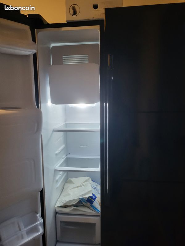 Vends très urgent frigo américain marque Samsung état très neuf 450 avec facture (image 3)