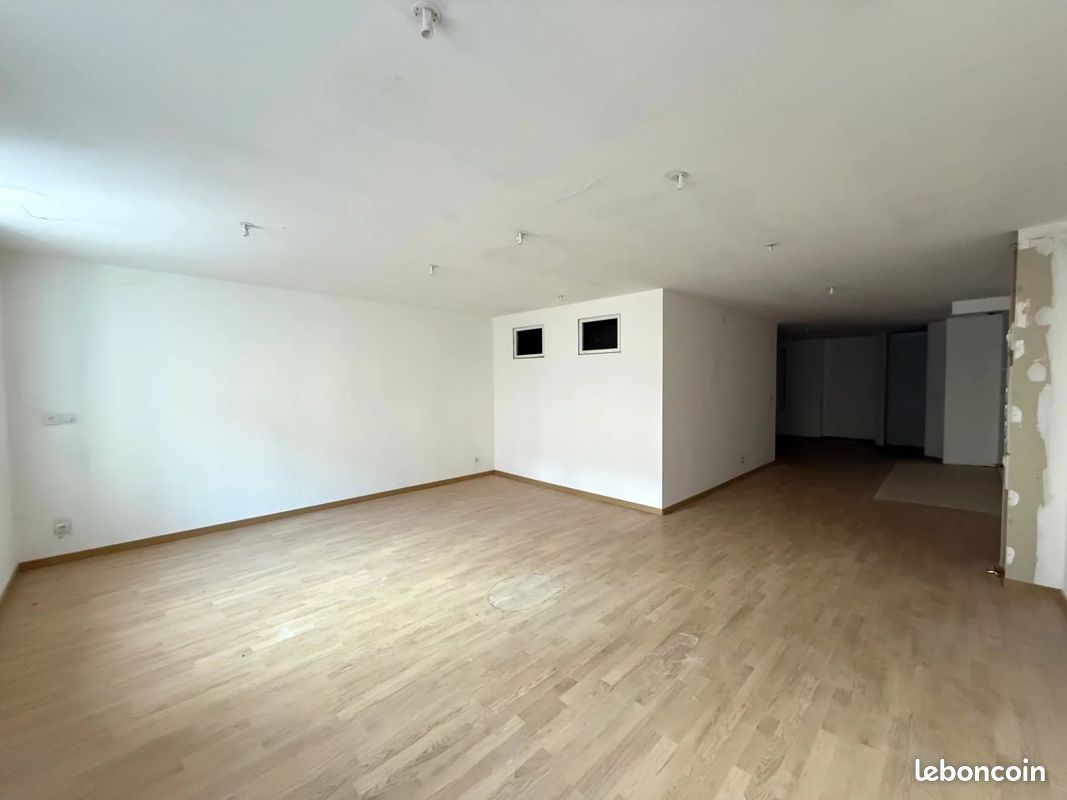 Appartement 4 pièces 133 m² · à Lons-le-Saunier · 133 m² · 53 000 €