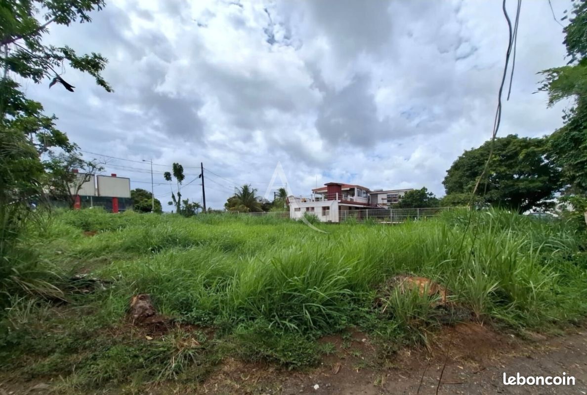 Terrain 1346 m² · à Ducos · 1 346 m² · 179 000 €