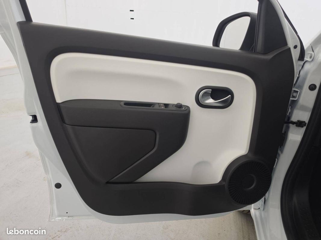 RENAULT Twingo III E-Tech Equilibre (image 11)