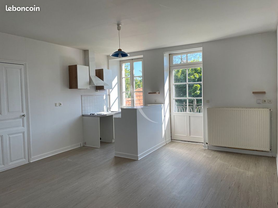 Appartement 1 pièce 32 m² · à Fontenay-le-Comte · 32 m² · 460 €