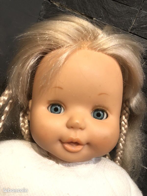V1960 . Nolwenn ,la jolie bretonne . Grande poupée 67cm vintage yeux
