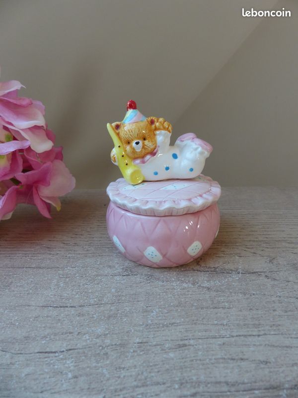 Petite boite à bijoux rose en céramique motif ourson (image 1)