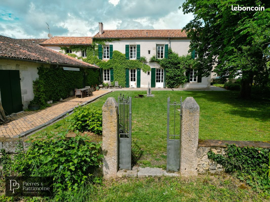 Maison 11 pièces 328 m² · à Nérac · 328 m² · 435 000 €