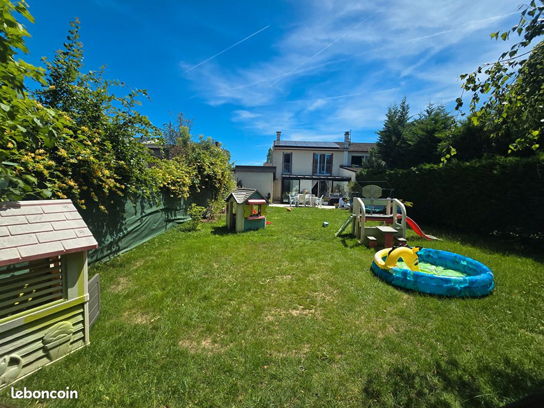 Maison 6 pièces 112 m² · à Lésigny · 112 m² · 339 500 €