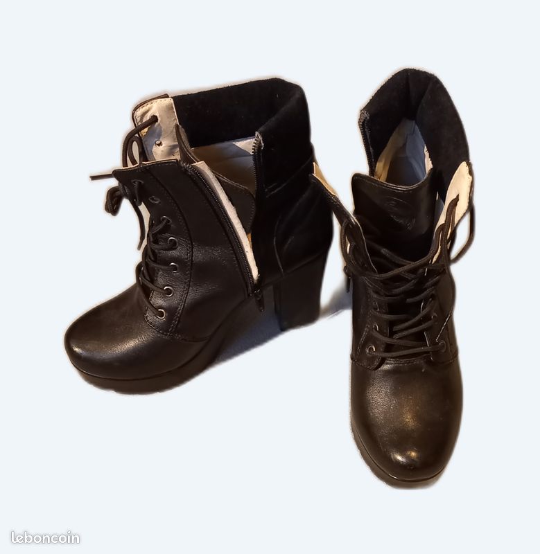 Bottes Femme Minnetonka Taille 7 US - Cuir Gris - Talon Bas - Occasion - Style Bootie