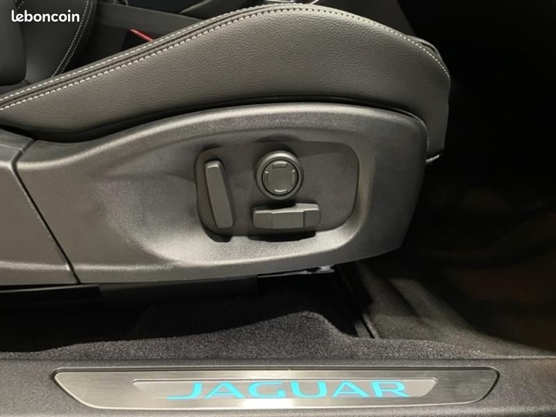 Jaguar E-Pace P200 FlexFuel MHEV 200ch R-Dynamic S (image 17)