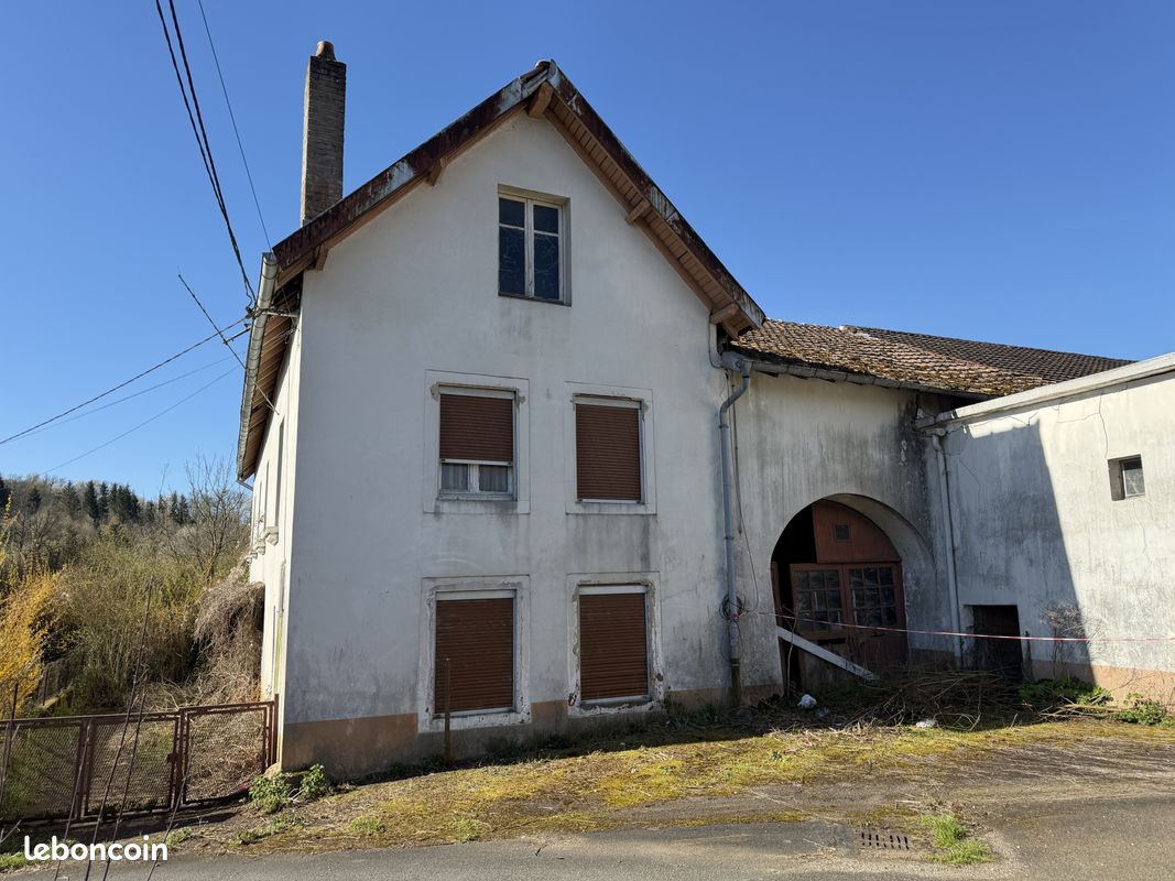 Maison 6 pièces 148 m² · à Raynans · 148 m² · 30 000 €