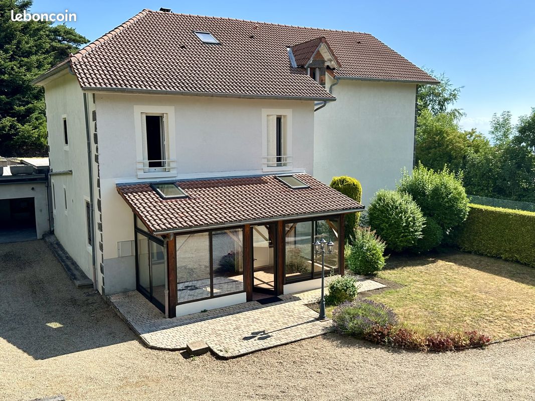 Maison 6 pièces 182 m² · à Orcines · 182 m² · 1 800 €