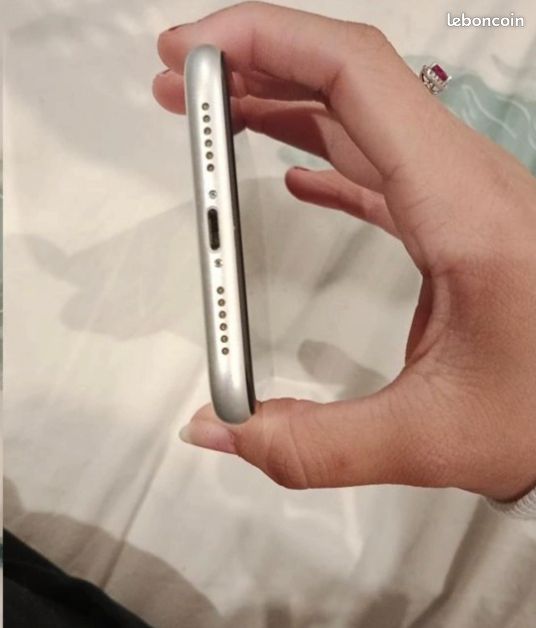 IPhone XR (image 6)