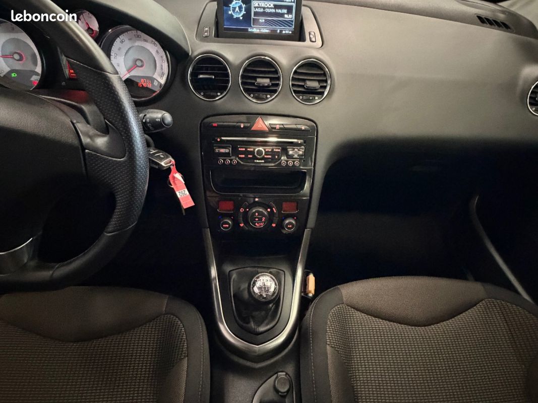 PEUGEOT 308 1.6 e-HDi 115ch FAP Sportium (image 18)