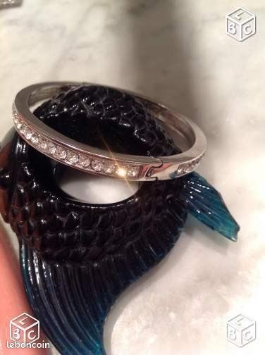 Bracelet fantaisie orné de strass neuf (image 1)