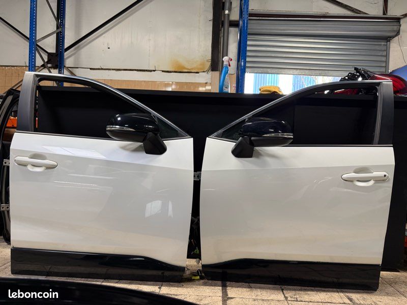 Porte Toyota RAV 4 sans rétroviseurs (image 1)