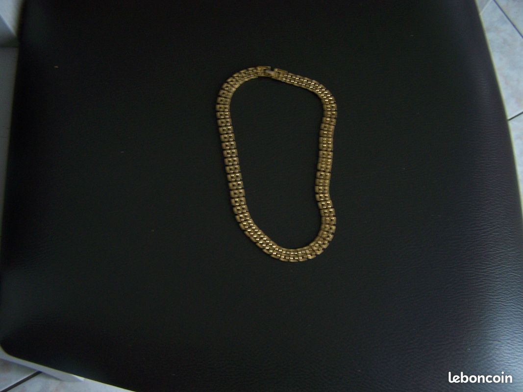 Collier (image 1)