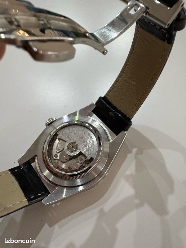 Montre automatique sur mesure argentée acier verre saphir bracelet cuir papillon (image 7)