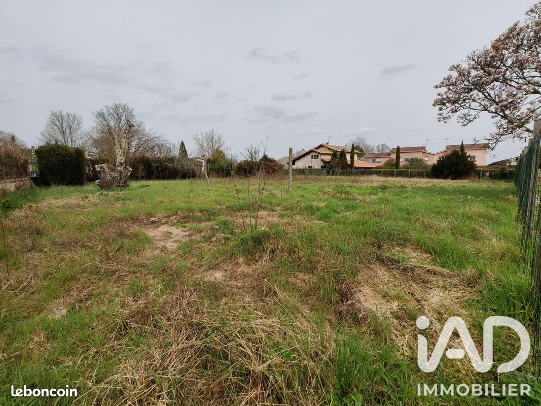 Terrain 1000 m² · à Castelnau-de-Médoc · 1 000 m² · 220 000 €