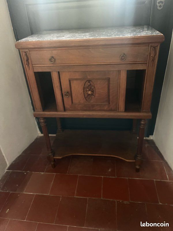 Petit meuble en noyer dessus marbre (image 1)