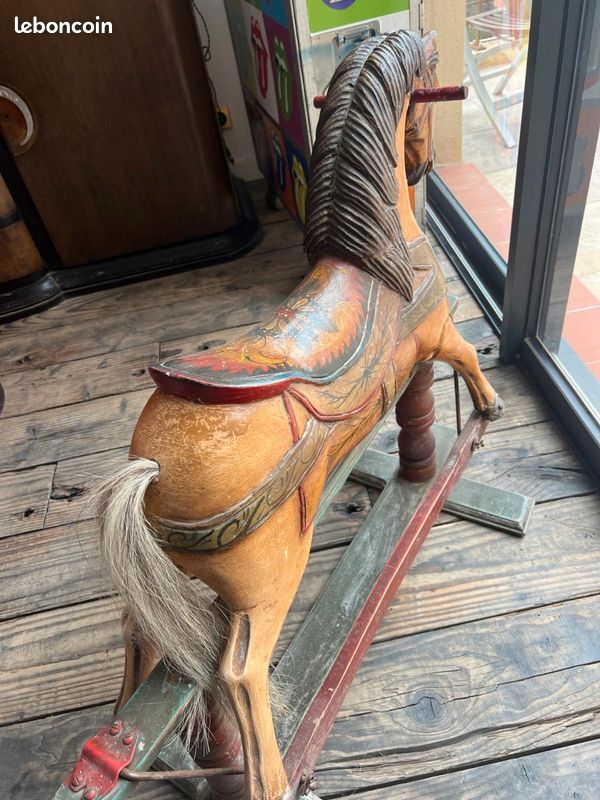 Cheval à Bascule Vintage En Bois – Pièce De Collection Artisanale – Déco Ancienne