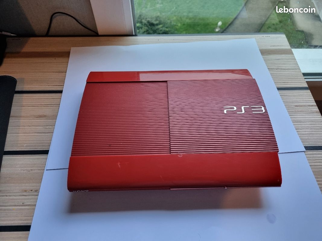 Ps3 slim rouge (image 1)