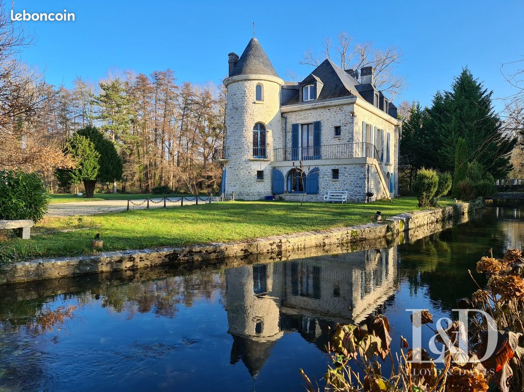 Maison 18 pièces 600 m² · à Gironville-sur-Essonne · 600 m² · 1 590 000 €