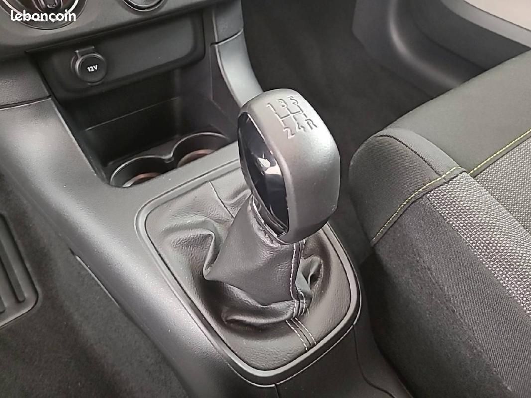 Citroën C3 PureTech 83 S&S BVM5 - YOU (image 14)