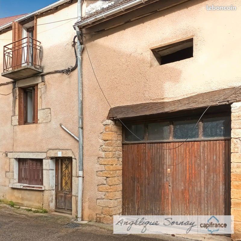 Maison 4 pièces 111 m² · à Sellières · 111 m² · 63 000 €