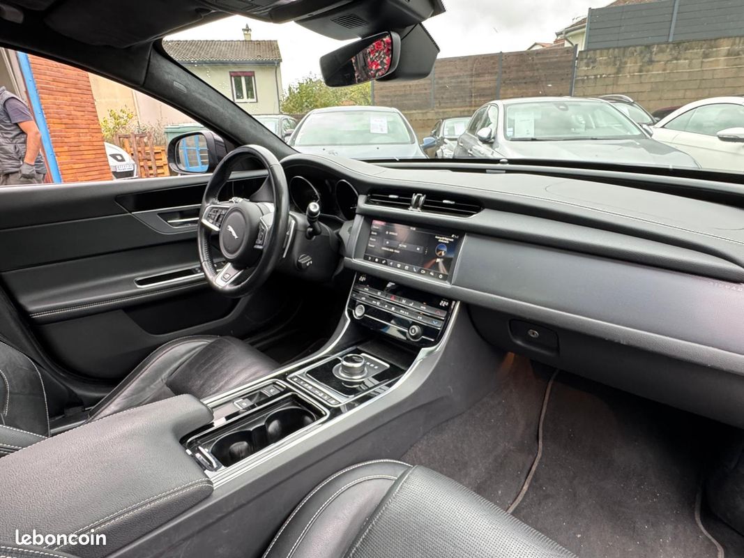 Jaguar xf 2.0d 180ch bva r-sport (image 3)