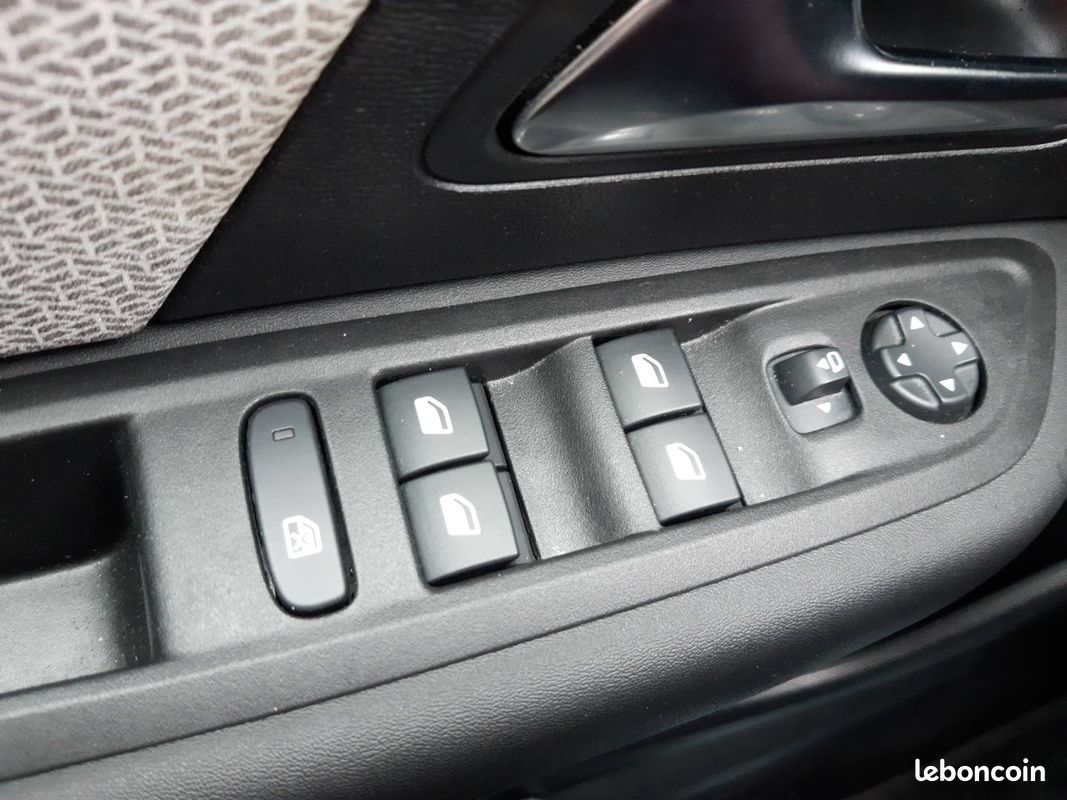 CITROEN C4 BlueHDi 130 EAT8 Max (image 17)