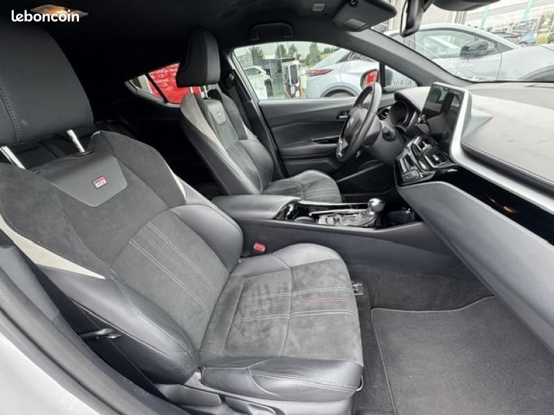 Toyota C-HR 1.8 Hybride 122ch GR Sport E-CVT (image 12)