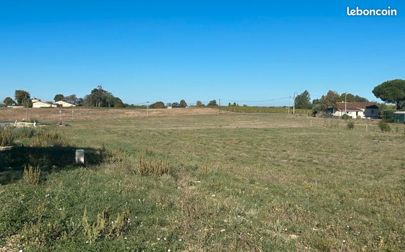 Terrain 1 021 m² Cars · 57 000 €