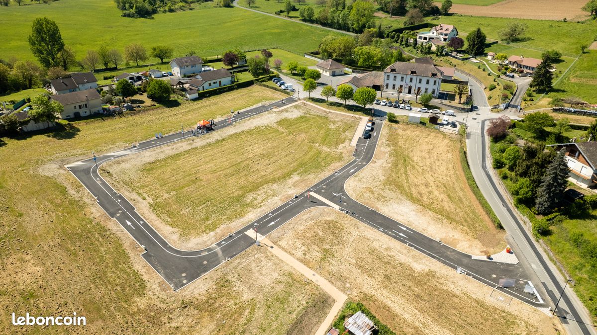 Terrains prêts à bâtir CRESSIN-ROCHEFORT · 49 900 €