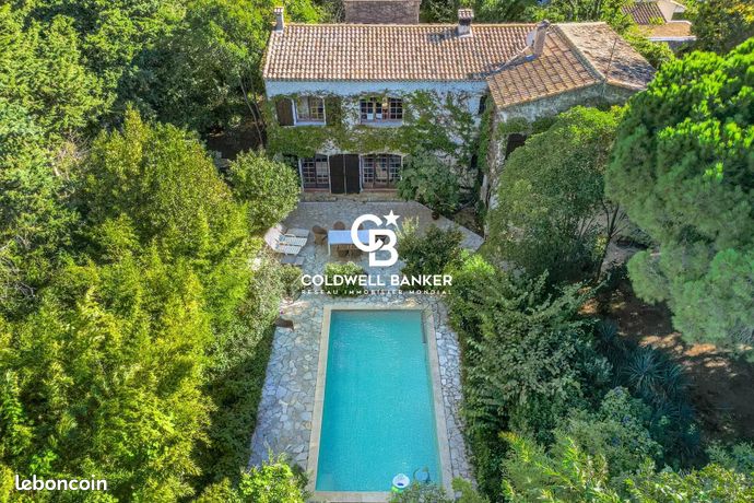Propriété 8 pièces 225 m²