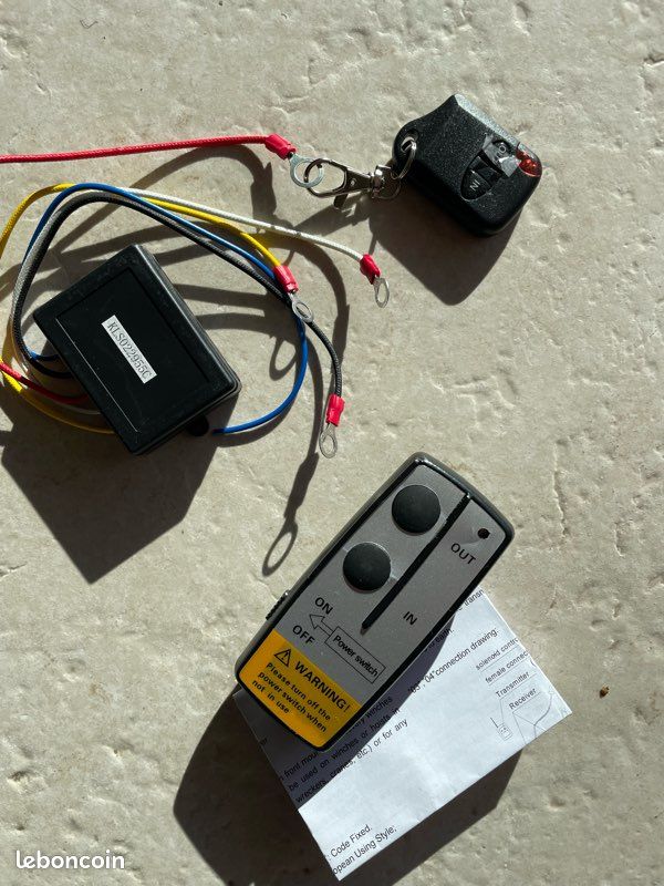 Ensemble Relais avec deux télécommandes pour guideau 12/24v neuf (image 1)