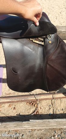 A vendre Selle Bruno Delgrange, modèle Partition taille 17 A vendre Selle Bruno Delgrange, modèle Partition taille 17
