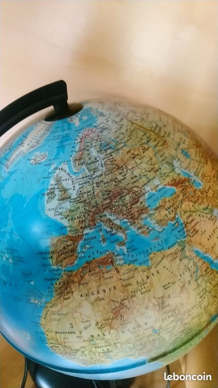 Globe terrestre lumineux (image 4)