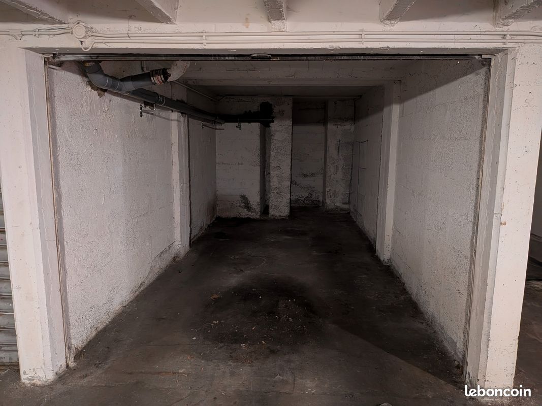Garage/box hyper centre · à Grenoble · 130 €/mois