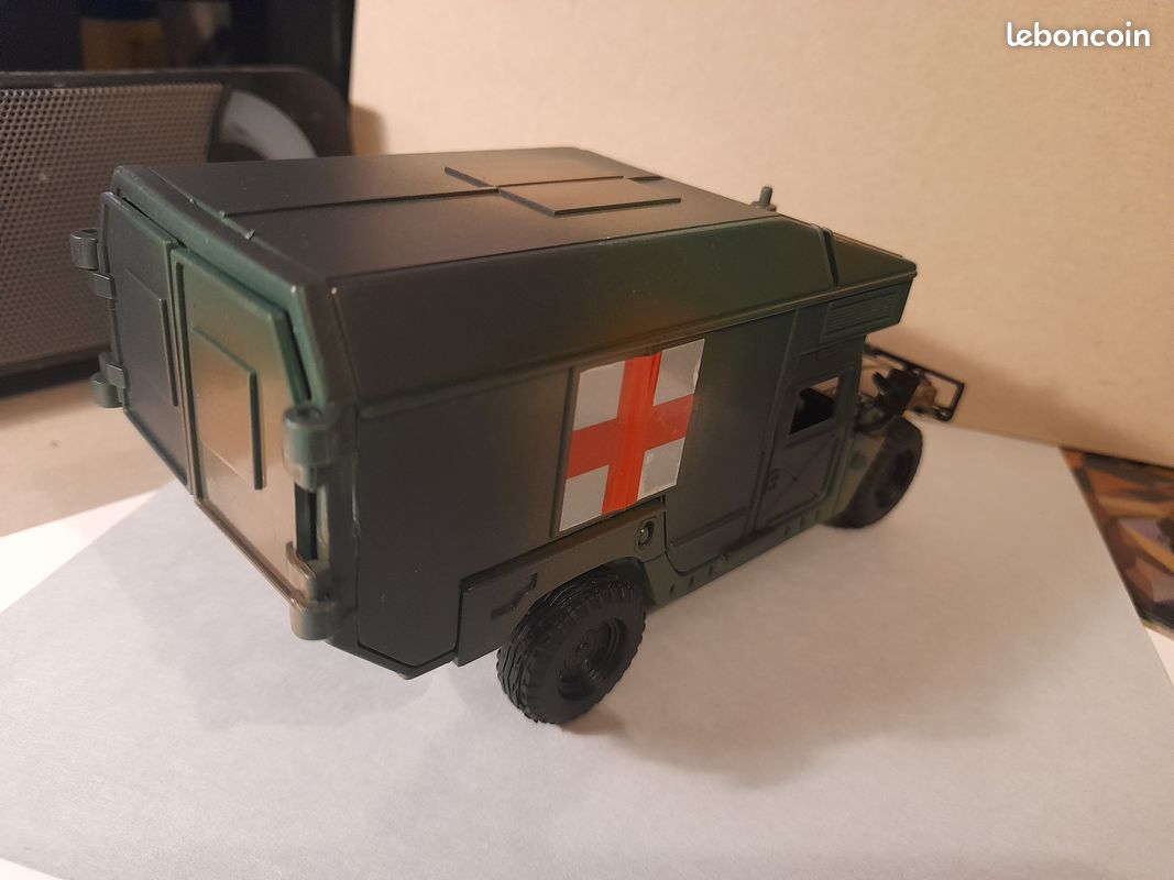Ambulance Militaire Renault Starlux + Tente Médicale - Plastique Peint, époque 1970