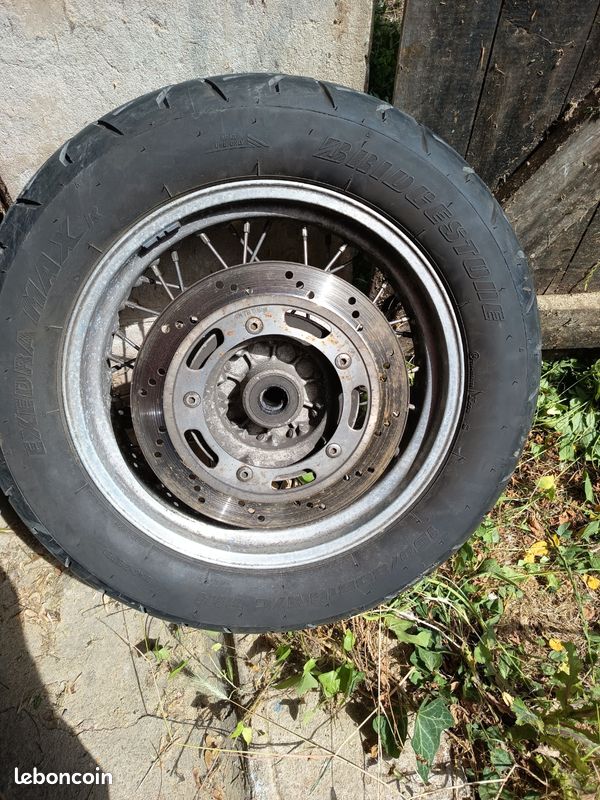 Roue arrière Triumph 900 thunderbird (image 1)