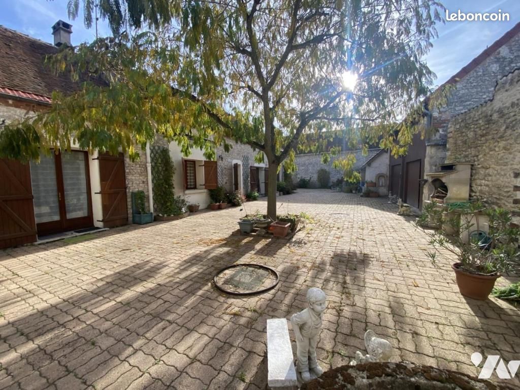 Maison 7 pièces 225 m² · à Beaune-la-Rolande · 225 m² · 211 500 €